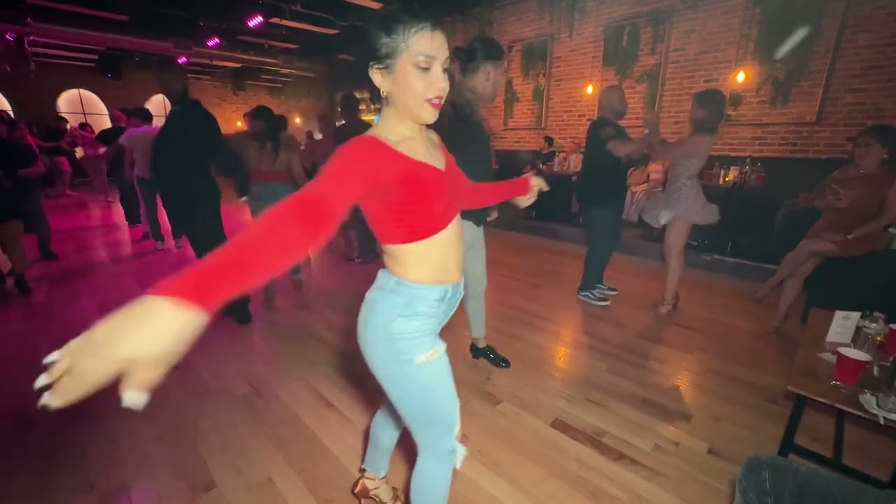 Thalia and Jonathan (Jsquared) - Salrica Social - Hasta Que Te Conocí (Salsa)