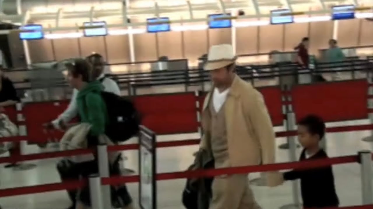 ⭐️ Brad Pitt and son Maddox Arrive for flight at JFK International Airport 9.25.09 ⭐️