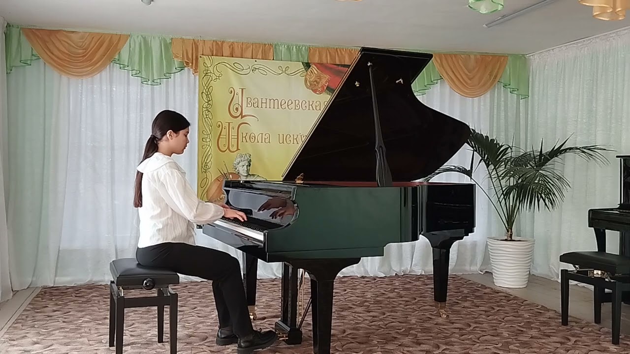 Аделина Усенова