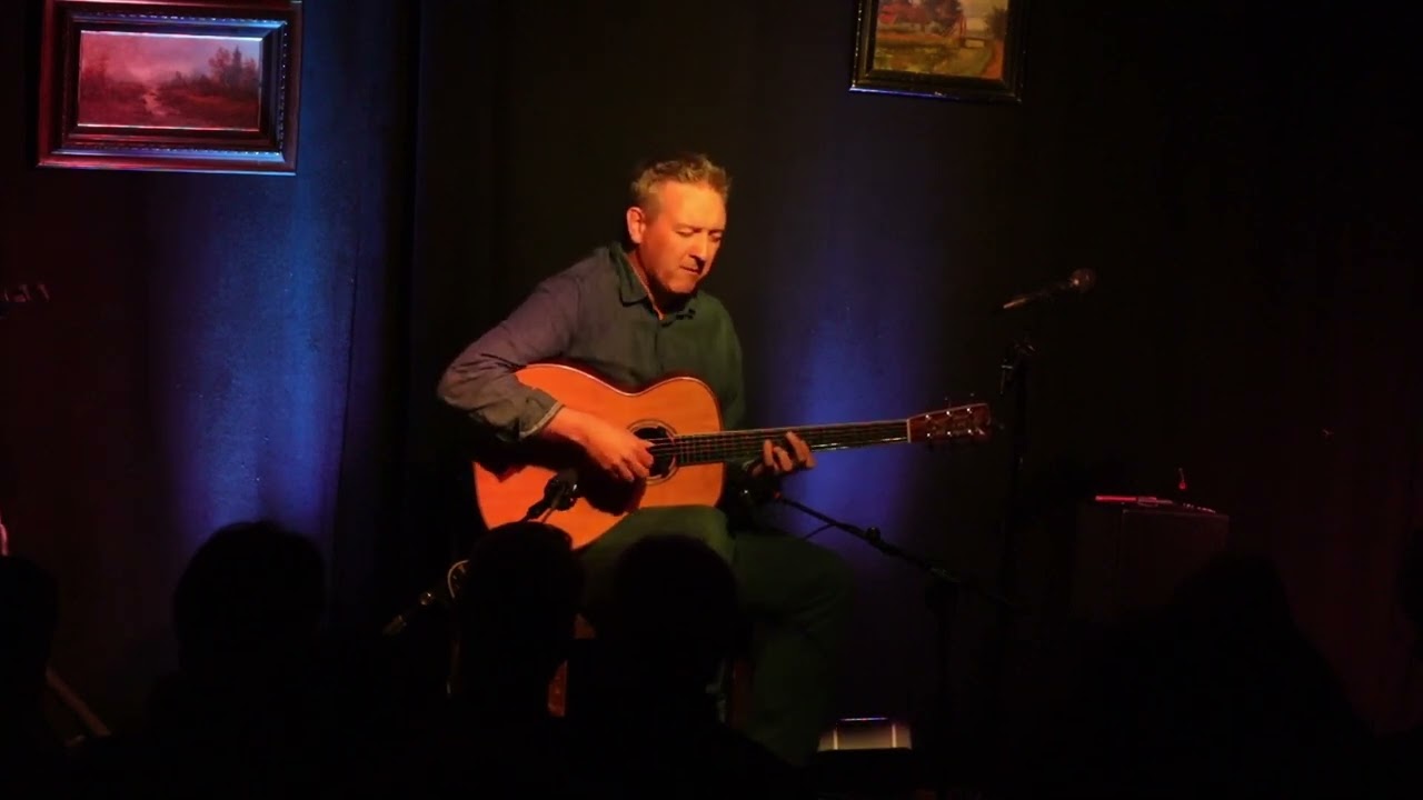 Clive Carroll plays 