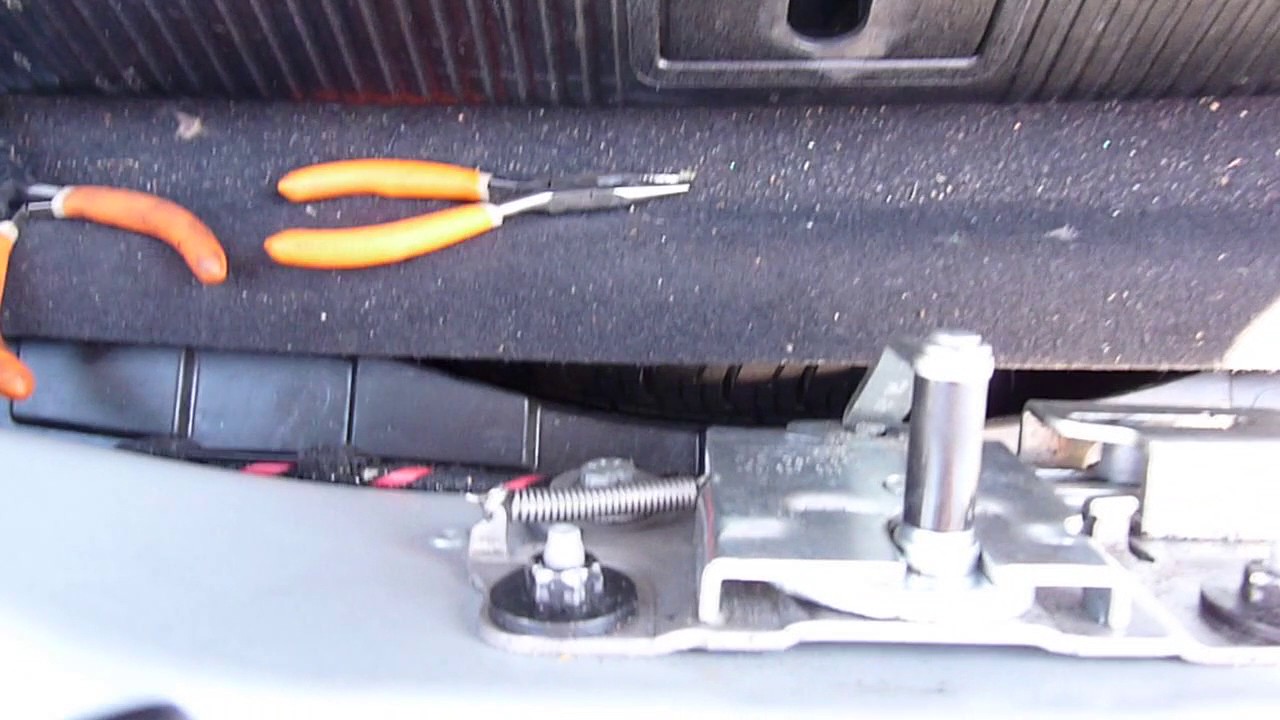 Fix Audi A8 D3 Broken Spring Caused The Trunk Soft Close From Closing The Trunk Lid