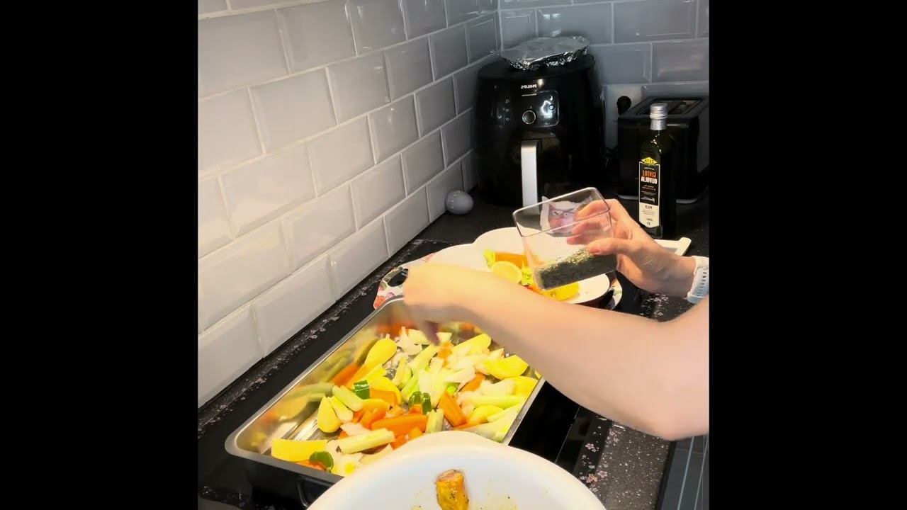 En jättegott kyckling med grönsaker i ugnen 