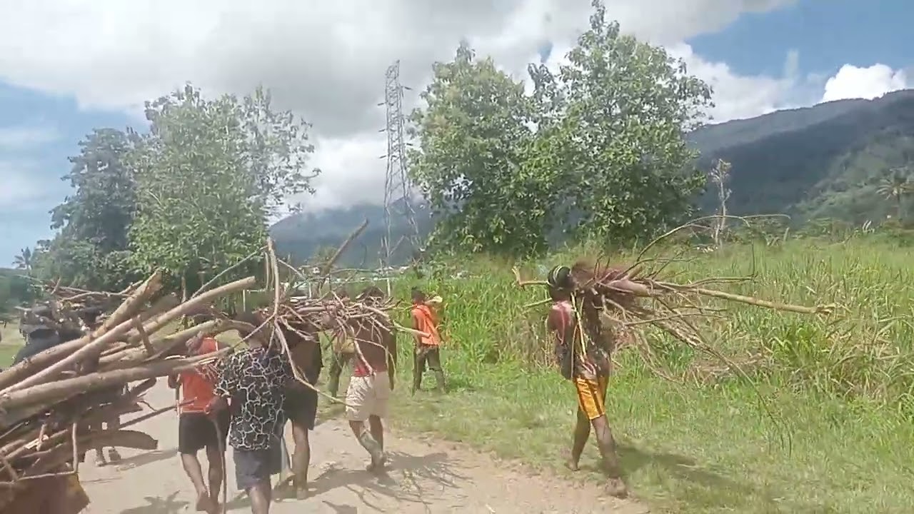 Kegiatan persiapan Natal jemaat Allah Ninom di Sentani Kompleks gamanggu 