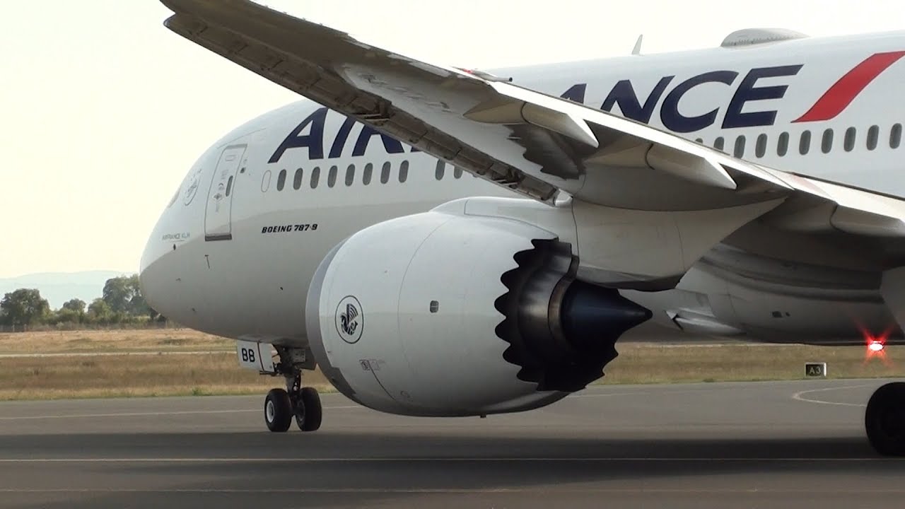 Air France Boeing 787-9 Dreamliner take off 17R at Lyon St Exupéry [LYS/LFLL]