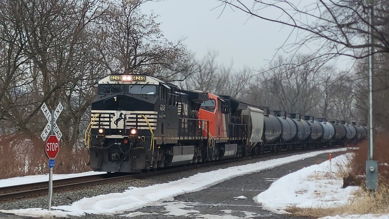 NS 4249 Leads 64K-13 Through Karns, PA w/ CN ET44AC Trailing | 2-15-2026