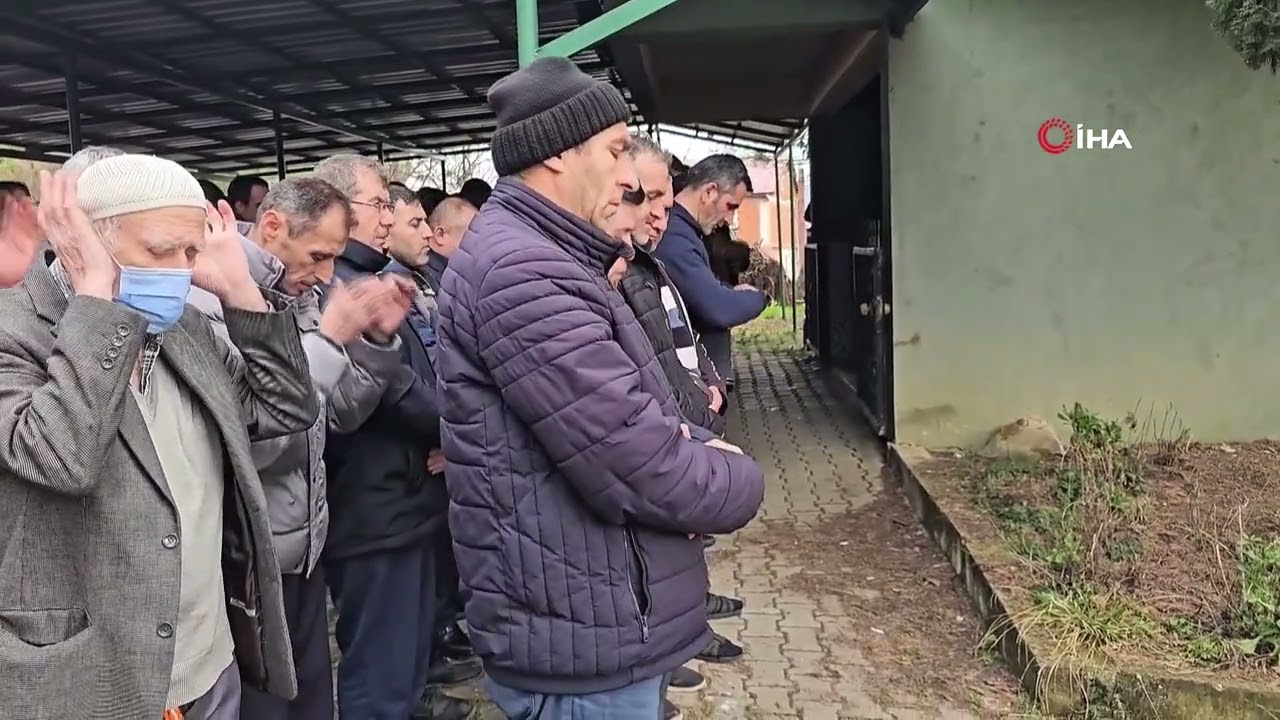 BU ACIYA YÜREK DAYANMAZ, BABASI 7 YAŞINDAKİ KIZININ TABUTUNU TAŞIDI
