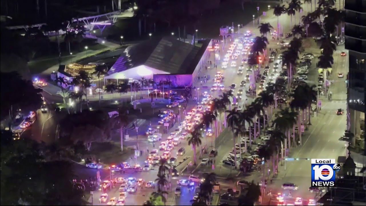 Dozens of police officers respond to Bayside Marketplace due to juveniles fighting