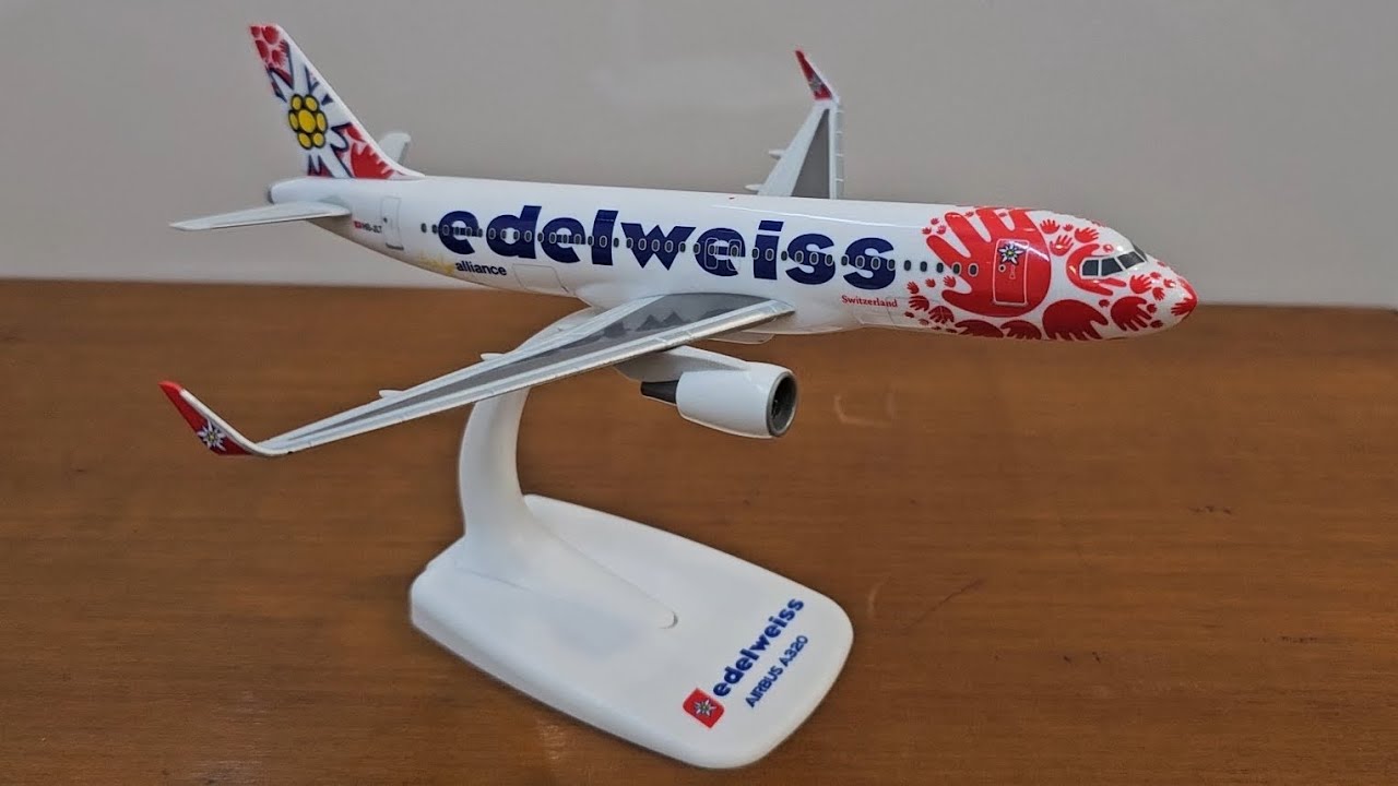 Unboxing Edelweiss Air Airbus A320 | 