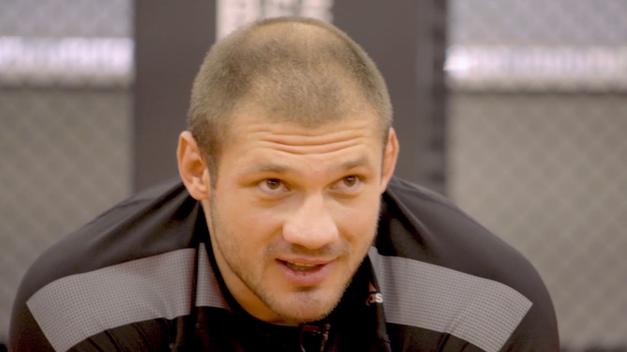 Дети верят в чудо: Иван Штырков провел тренировку для девочки из детского дома