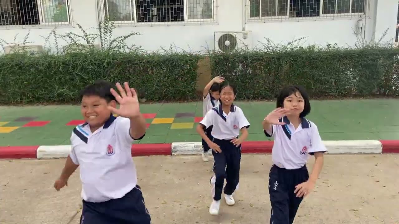 เต้นประกอบเพลง โครงการ Eco - School โรงเรียนดาราสมุทรสระแก้ว.