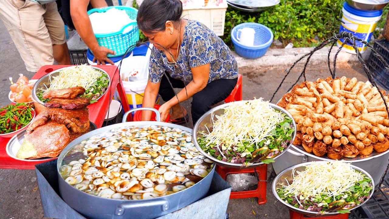 Ngon Rẻ chưa bao giờ thấy Bún Nước Lèo, Bánh Canh Vịt Bột Xắt tấp nập người tìm ăn đông vui như hội