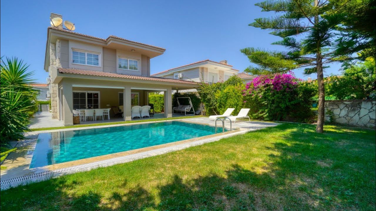 ÇEŞME ALAÇATI HACIMEMİŞ SATILIK 5+1  MÜSTAKİL HAVUZLU  VİLLA