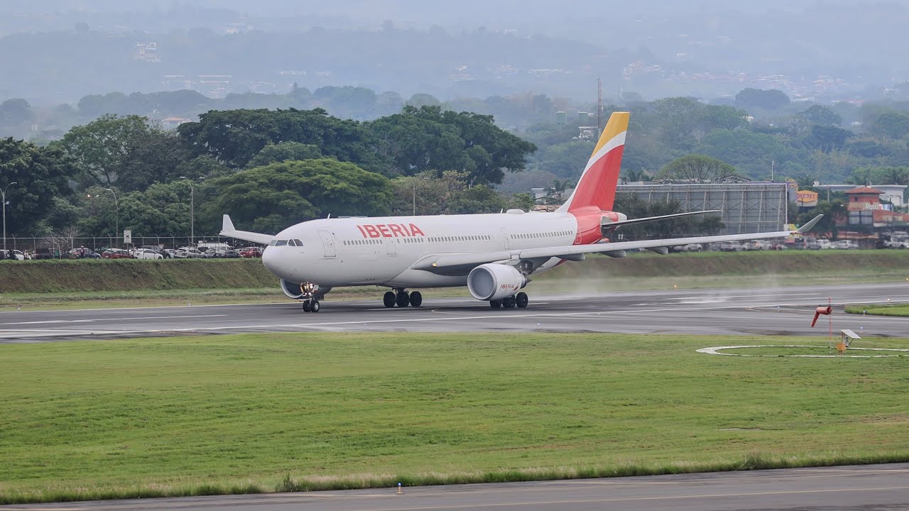 @iberia  a330-200 push back, taxing and take off
