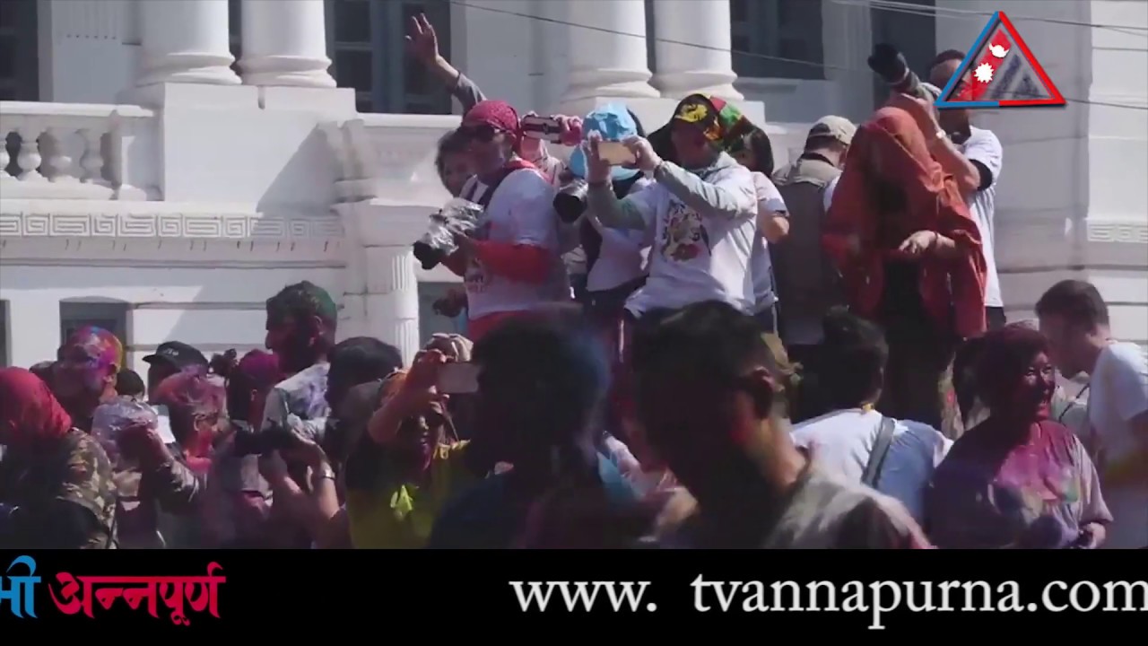 नेता र सर्वसाधारणले यसरी मनाए होली || Holi 2075