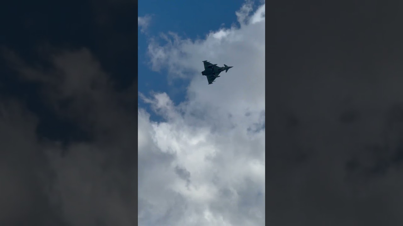 Typhoon coming into land over Tattershall Lakes next to RAF Coningsby #aviation
