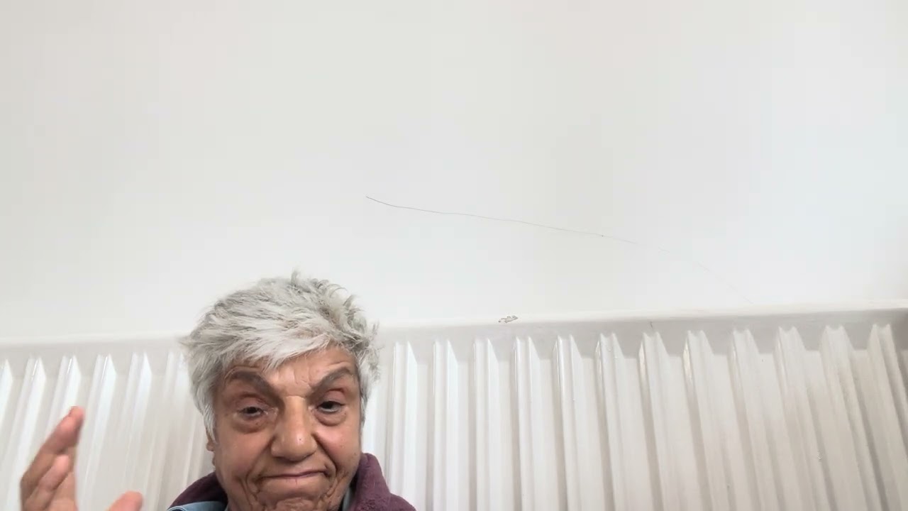 كلامج حلو اصبغى شعرج فلر بوتكس البسي حلو تصيرين احلى اتصور إنها تمزح و تنكت