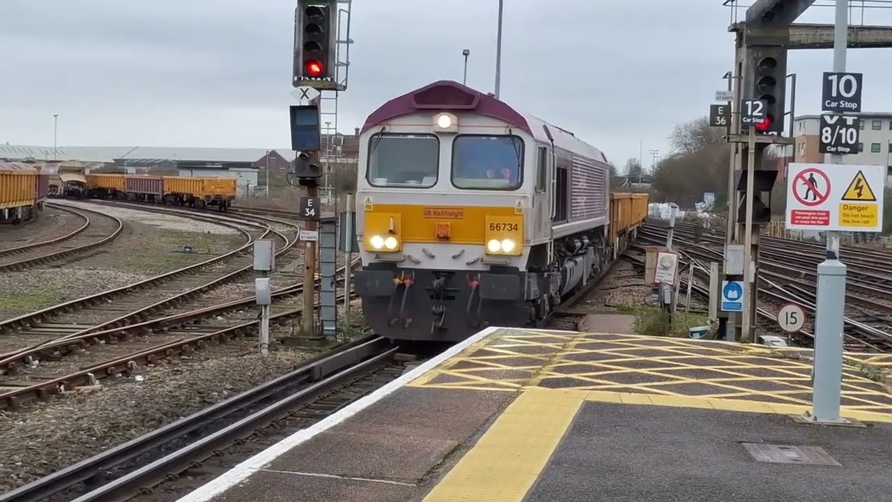 Tuesday 17th December 2024 Trains at Eastleigh and a few at Southampton Airport Parkway