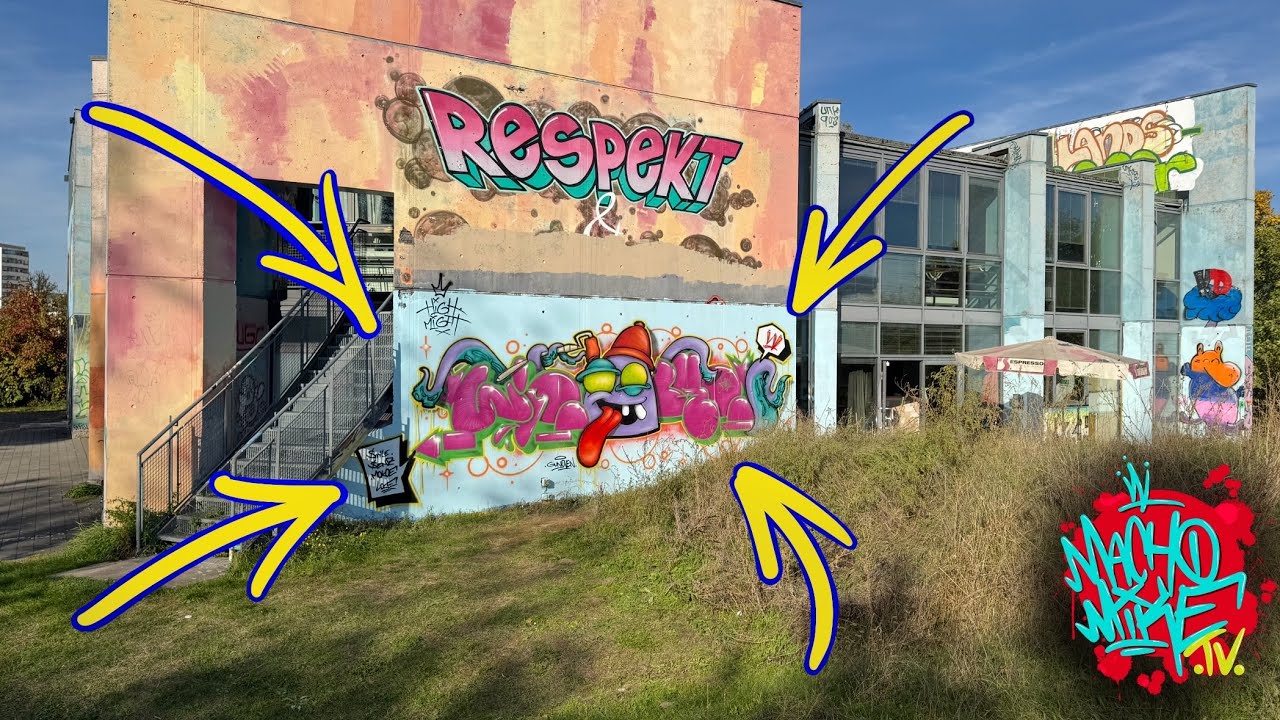 Octopussy with Throwup on the Youth Club in Berlin City 