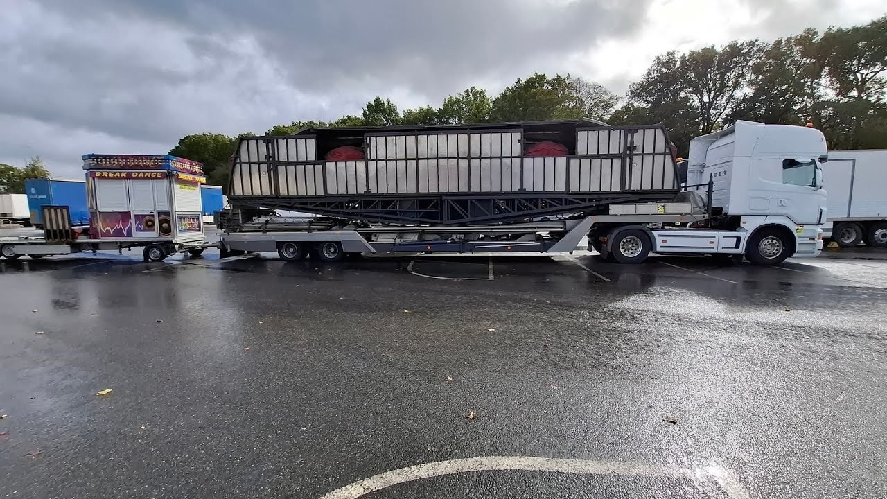 Arrivée des convois pour la fête foraine de la roche-sur-yon d'automne 2025 