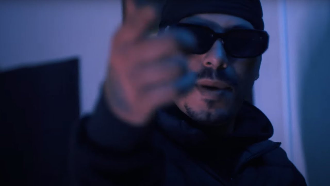 Chris Briza   Sem intriga (Clipe Oficial)
