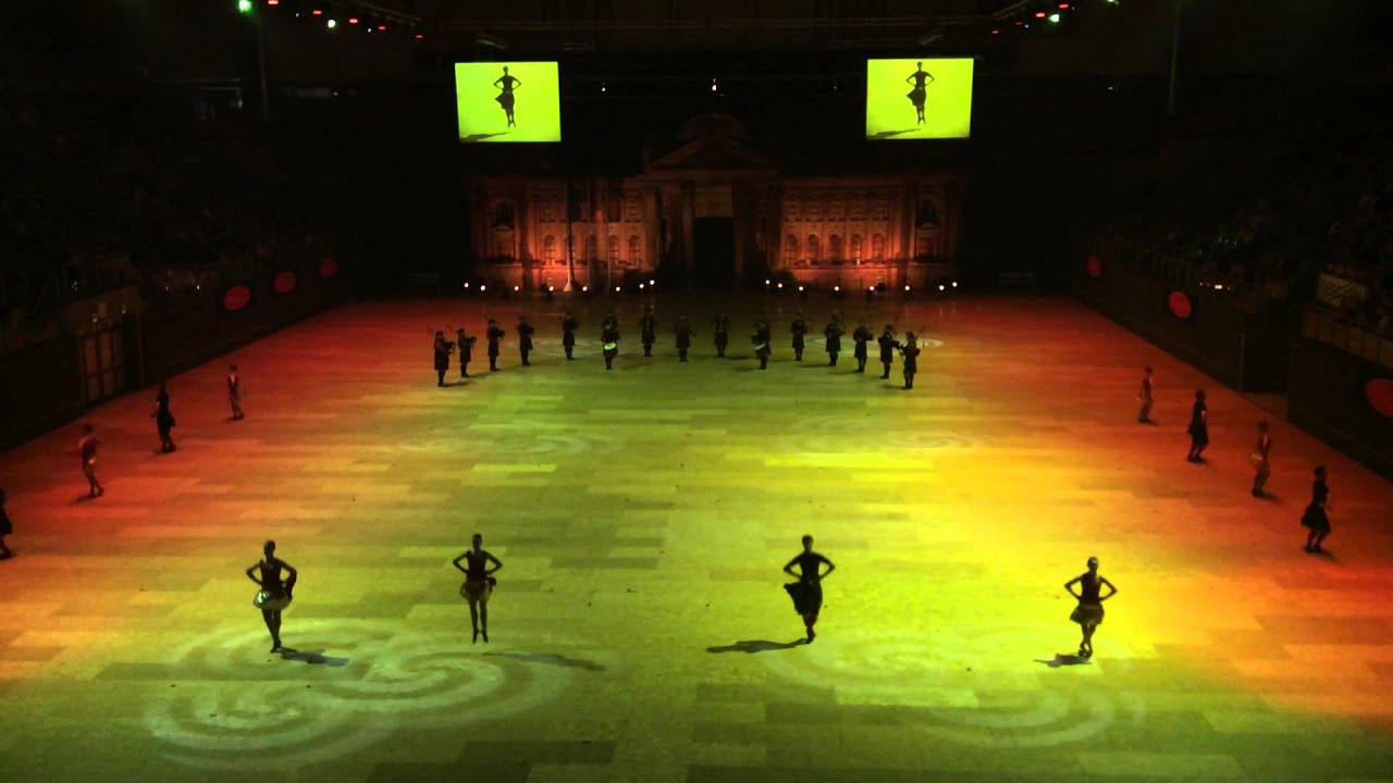 Musikparade 2014 - Highland Dance Company of NZ and Celtic Pipe Band with Crystel Benton