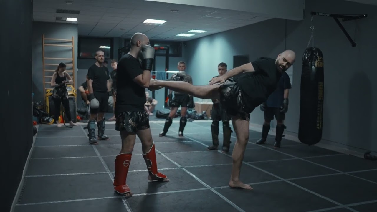 Podstawy Kickboxingu Kopnięcie Axe Kick i Side Kick Akademia Kickboxingu