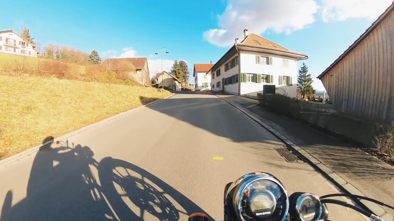 Chasing Winter shadows on my Royal Enfield Meteor 350