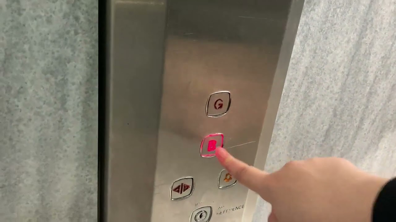 Last Video Of This Lift... Early 1990s Stannah Lift | Sports Direct [Oxford Street, Swansea]