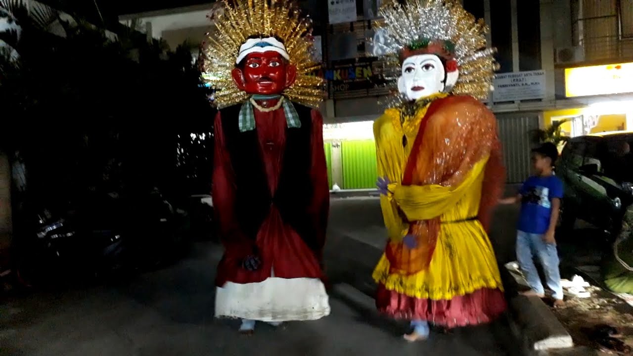 ONDEL ONDEL BETAWI ~ ondel ondel keliling malam hari