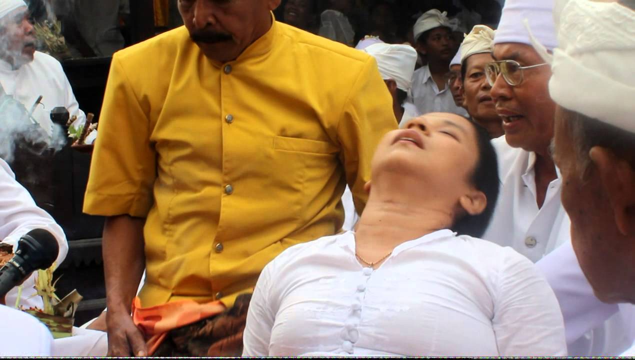 Nuntun Pemangku Ring Pura Segara Sangsit