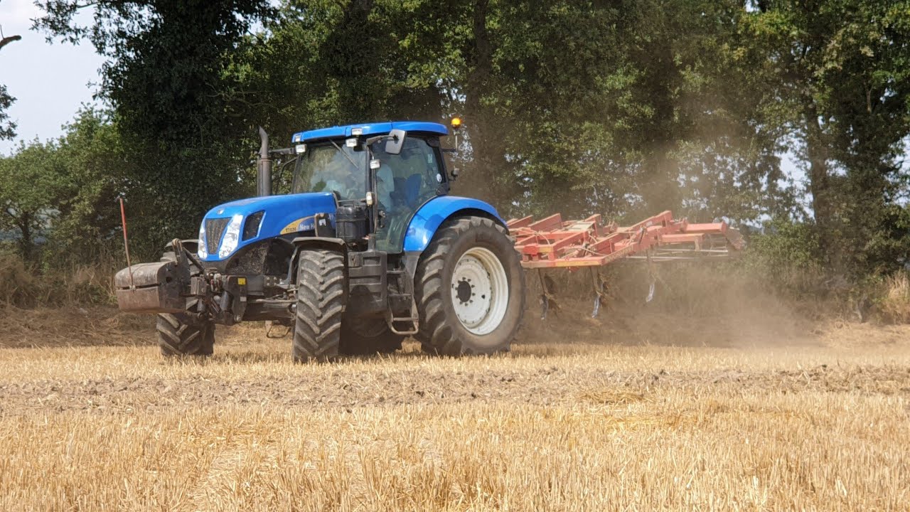 Déchaumage 2020 en Bretagne/New Holland T7030 & John Deere 6330 😍