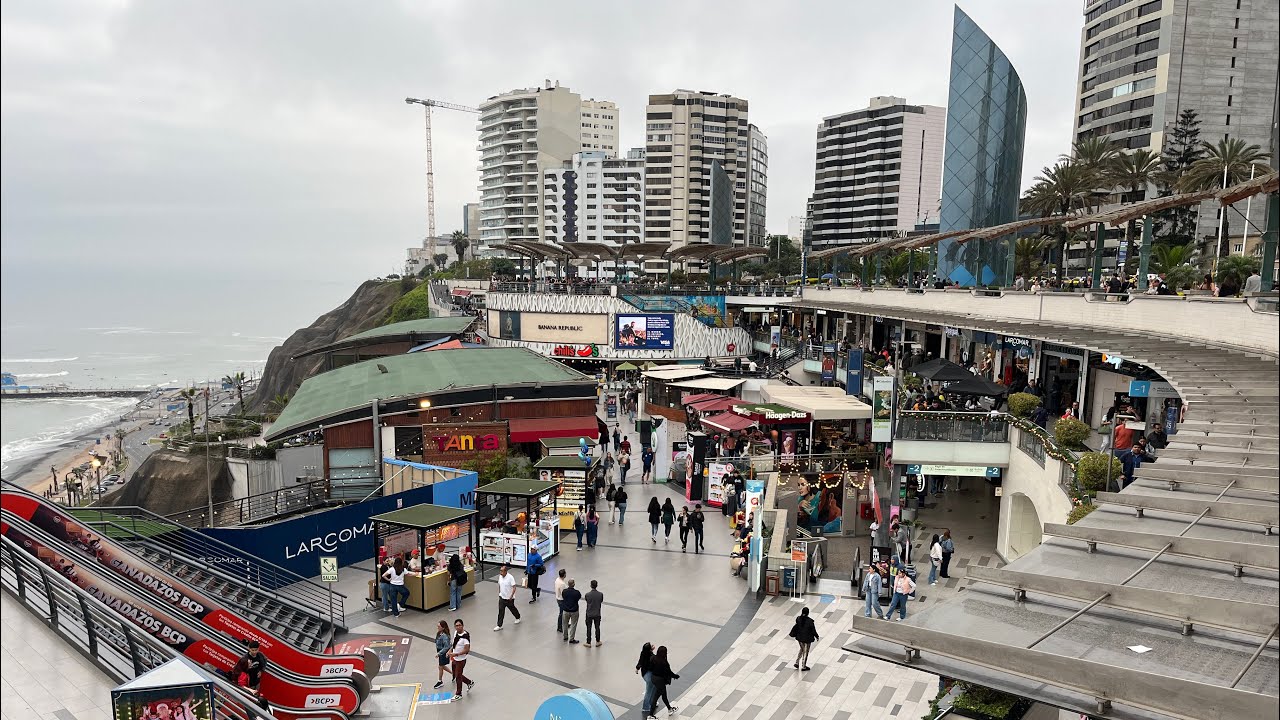 Visitando Larcomar en Lima Peru - NAVIDAD 2025