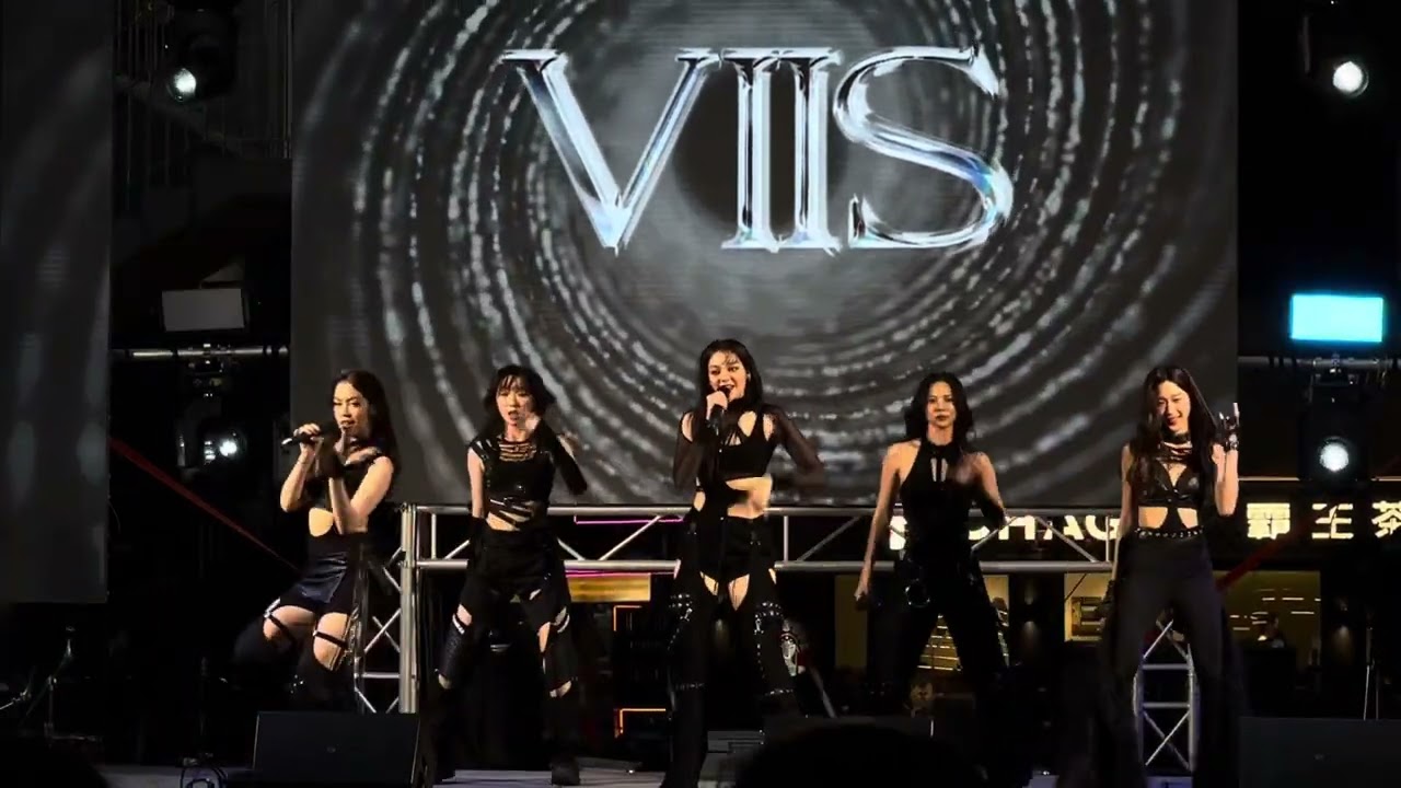 เพื่อนสนิท & เล่นไม่คิด (Thoughtless) by VIIS at #FriendofSiamCenter event