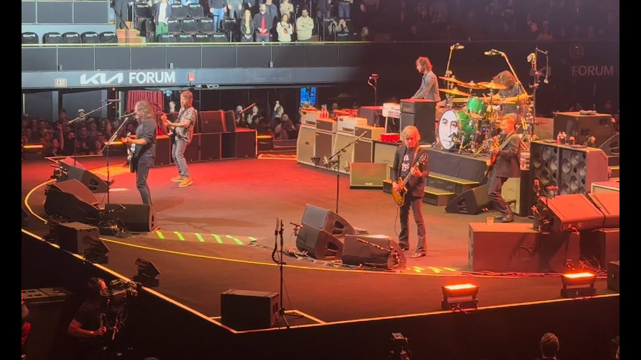 Foo Fighters - Pat Smear intro & band entrance & "My Hero" Kia Forum, Inglewood, CA 1.14.26