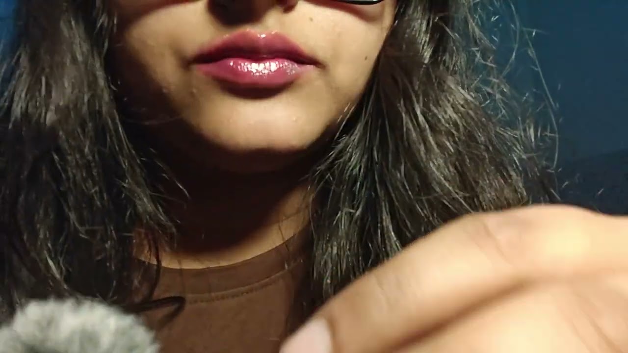 ASMR - Chewing gum w/a applying lip oil 100 times #mouthsounds #chewinggum 