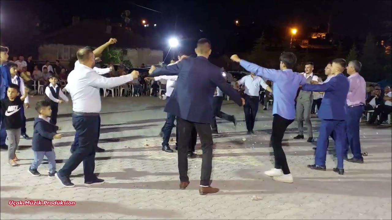 Mehmet Kapal Hey hey Irmak kenarından aştımda geldim Dağlarda meşelerde Yamadan gel yamadan