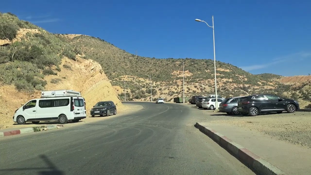 هذا هو موقع الطريق المؤدية لأكادير أوفلا Agadir Oufellaوالطريق المؤدية لتدارت أنزا
