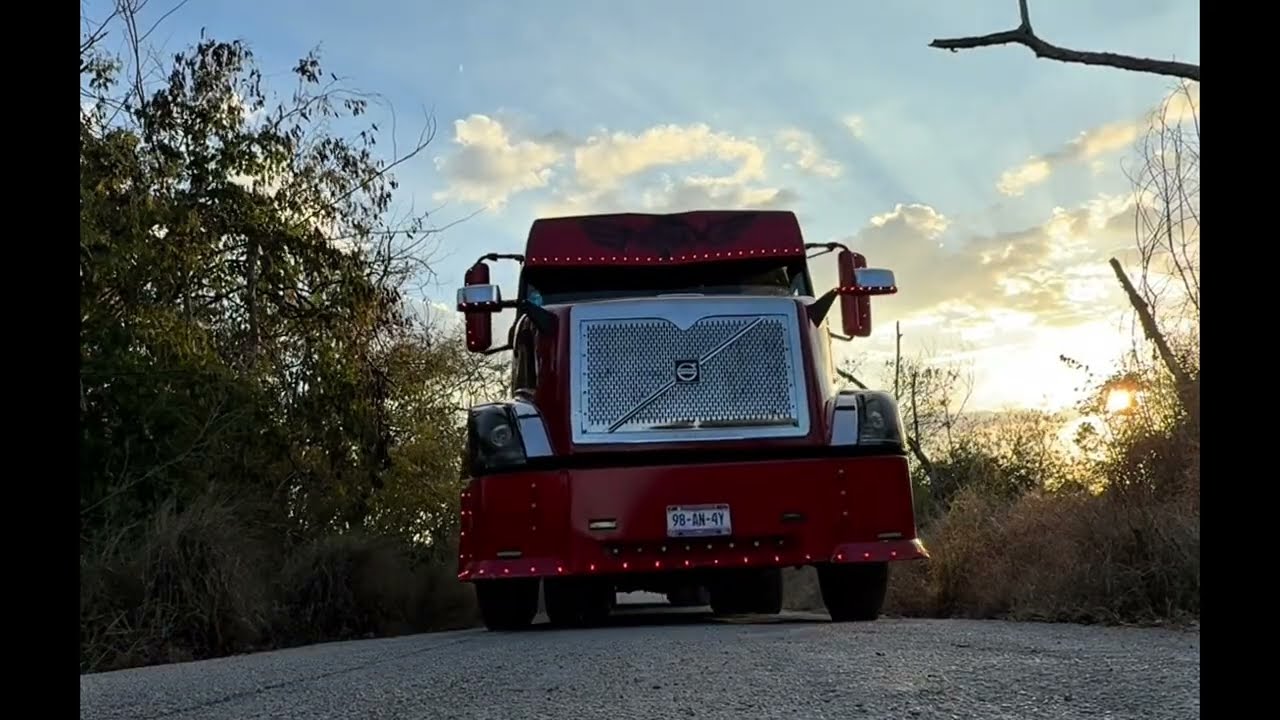 Estamos en baca yucatan cargando la pollinaza 