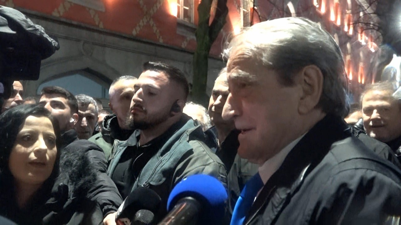 Batuta epike e Berishës: Zoti ua pranoftë protestën