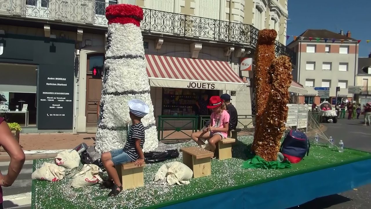 Commentry Vijon 2023 défilé de chars fleuris