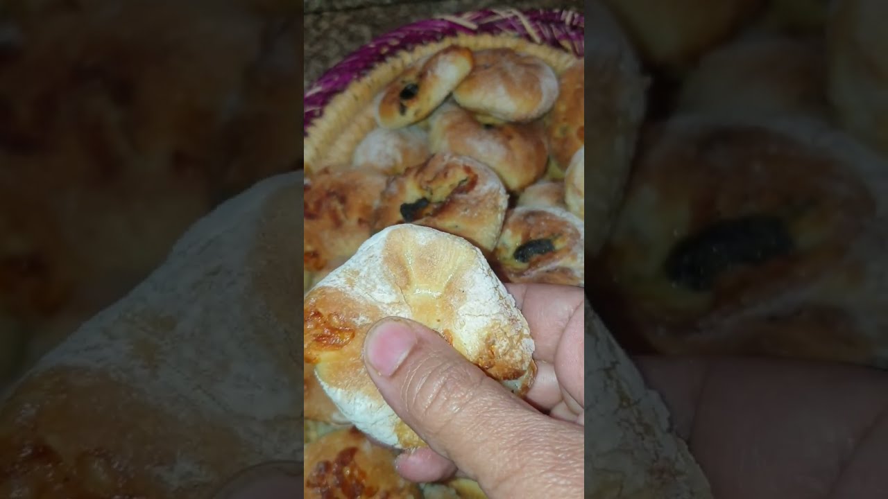 الخبز الفرنسي بالجبن والزيتون  لي كيتباع غالي فلمخابز الكبرى 🧀🥖🫒🫒#shorts#