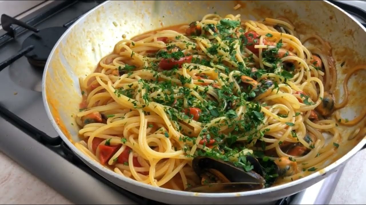 SPAGHETI “ SCIUÈ SCIUÈ” CON LE COZZE! #cucinandomelagodo 