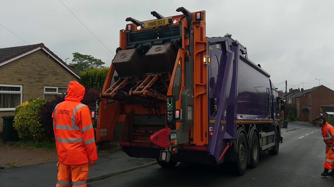 Dennis Elite 6 Bin lorry, Terberg TA-DE lift collecting Garden waste