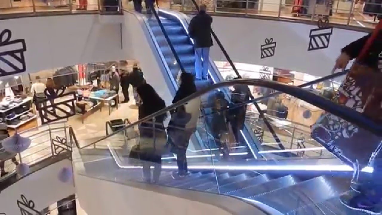 Roltrappen ThyssenKrupp V&D Hoogstraat Rotterdam - Escalators with LED lighting