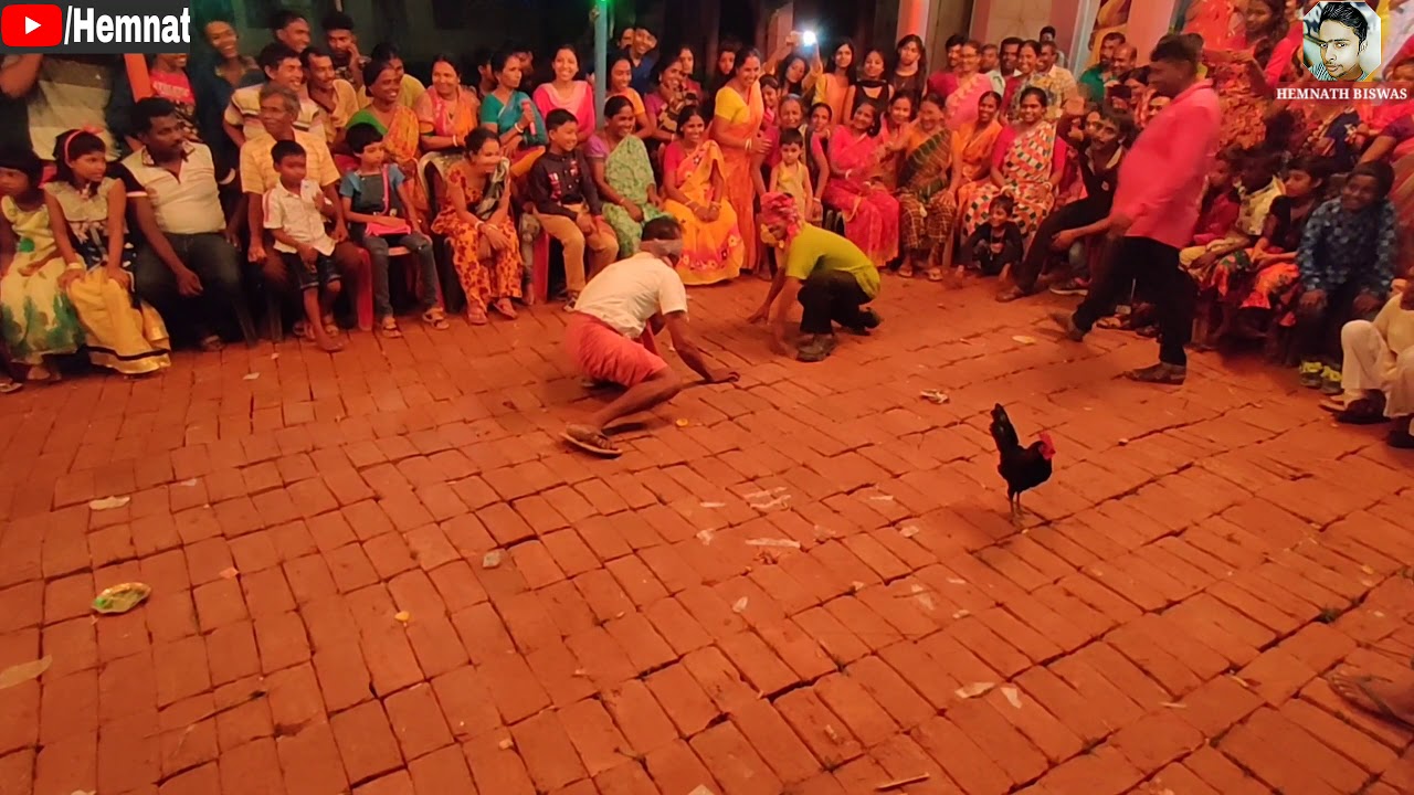 West Bengal के गांव में मुर्गी पकड़ने की Competition को देखिए