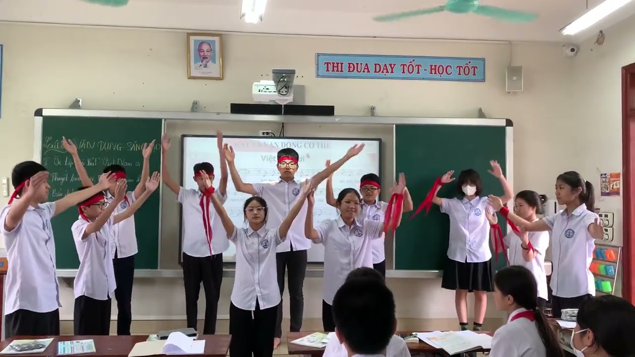 Vận động cơ thể theo nhóm bài hát VIỆT NAM ƠI âm nhạc lớp 8 KNTT của các bạn lớp 8A3👯‍♀️