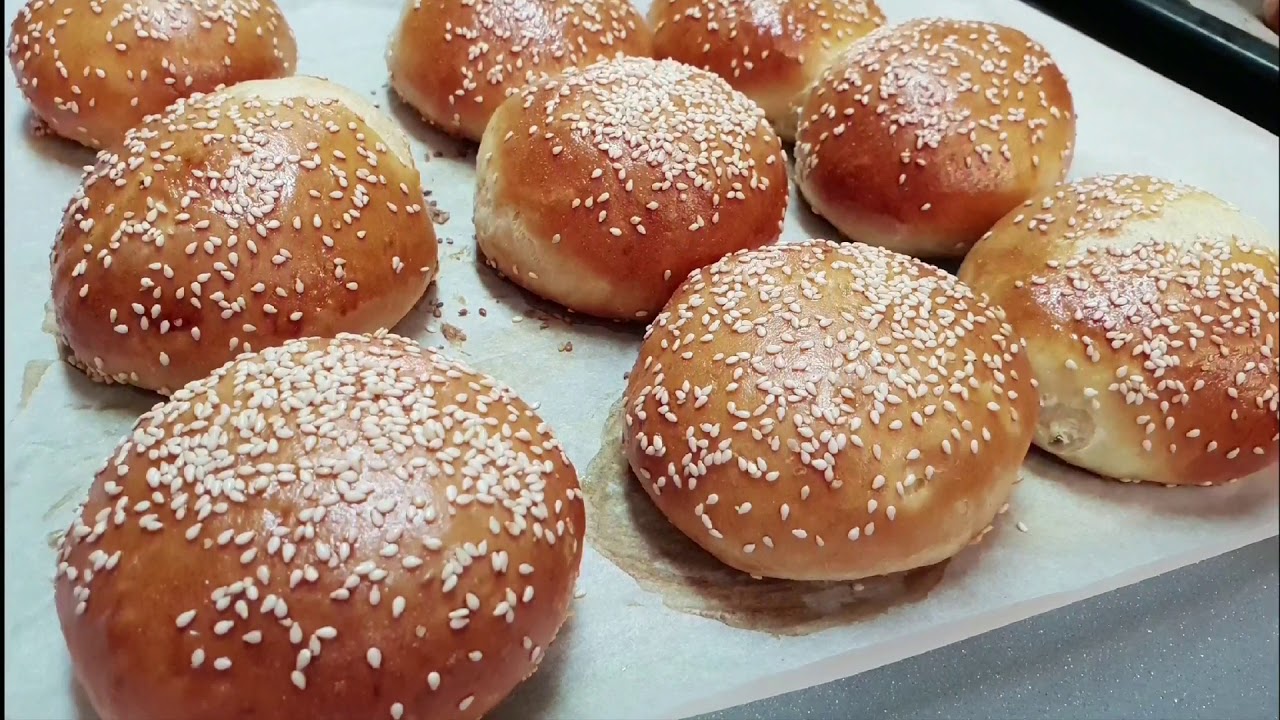 Burger Briochée Maison Au Poulet Avec Sauce Et Potatoes برجر كيف البريوش بالدجاج