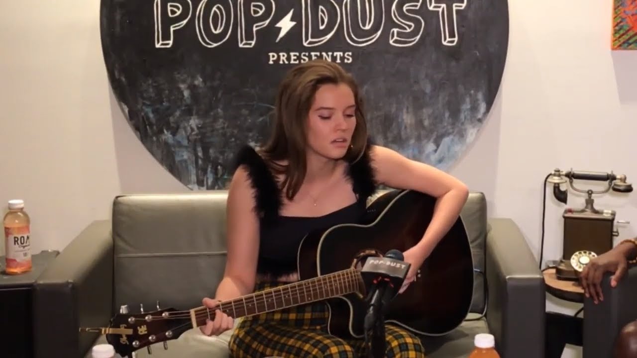 Stela Cole performs 