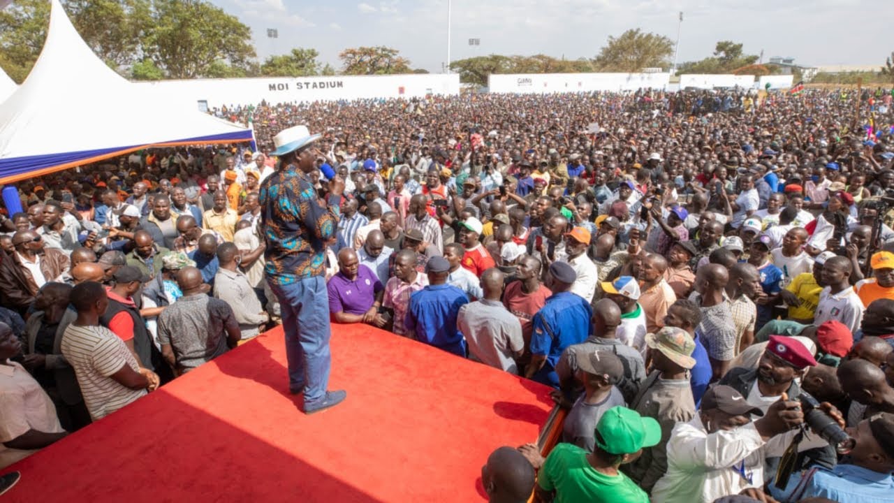 KISUMU LOVE!! CRAZY CHEERS AS RAILA SPEAKS AT HIS RALLY IN KISUMU!!