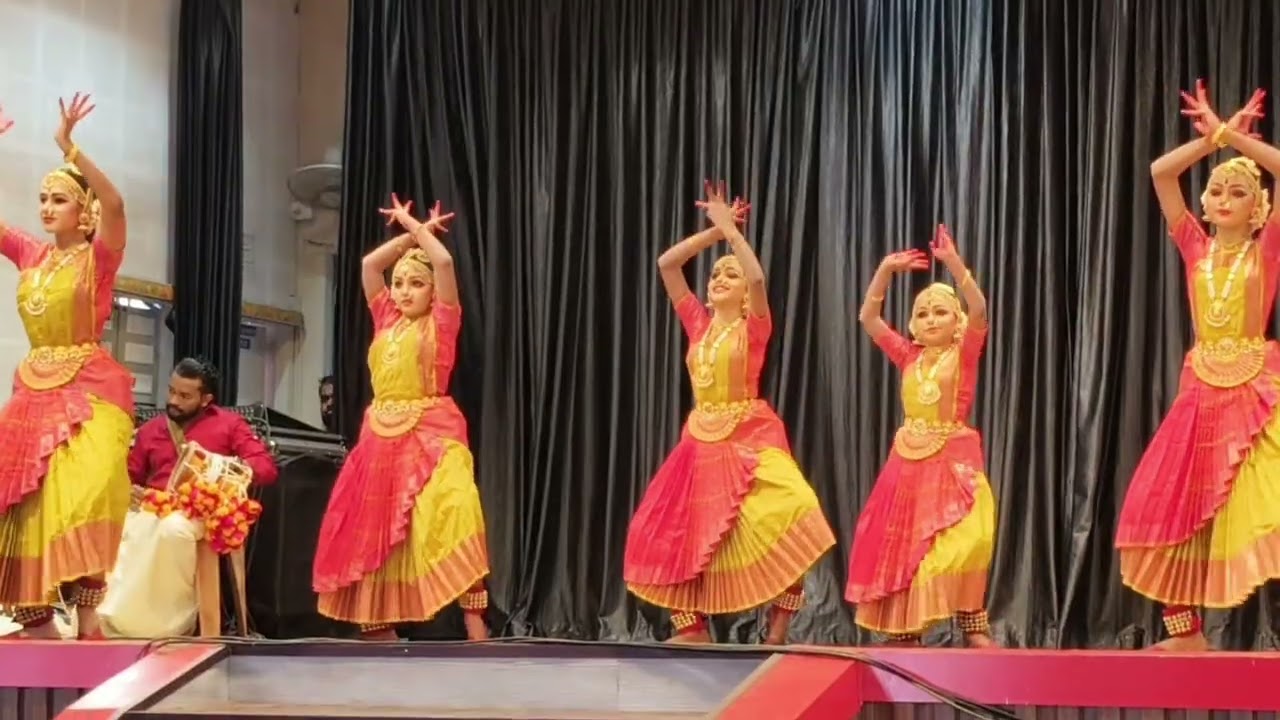 ഒരു അടിപൊളി നൃത്തം കണ്ടാലോ ||  Guruvayoor Temple || Barathanatyam ||